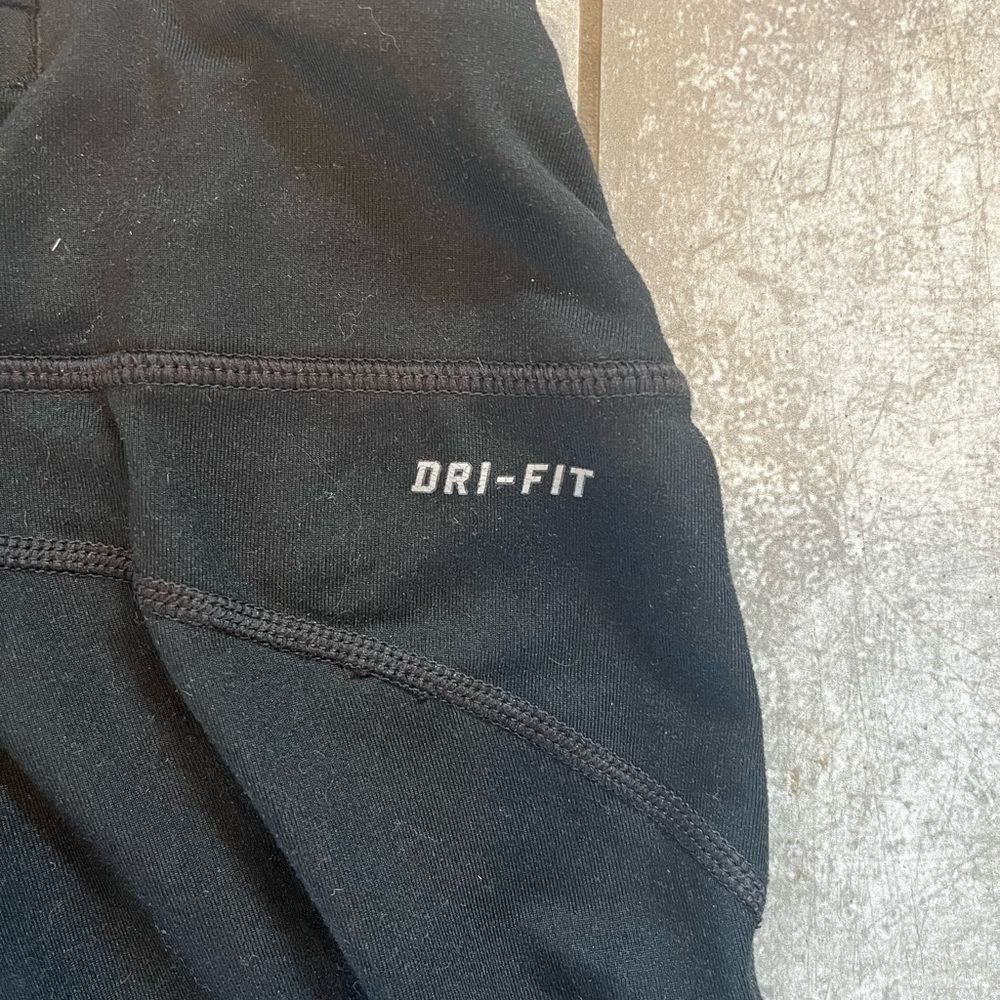 Nike Black Capris - Picture 3 of 4